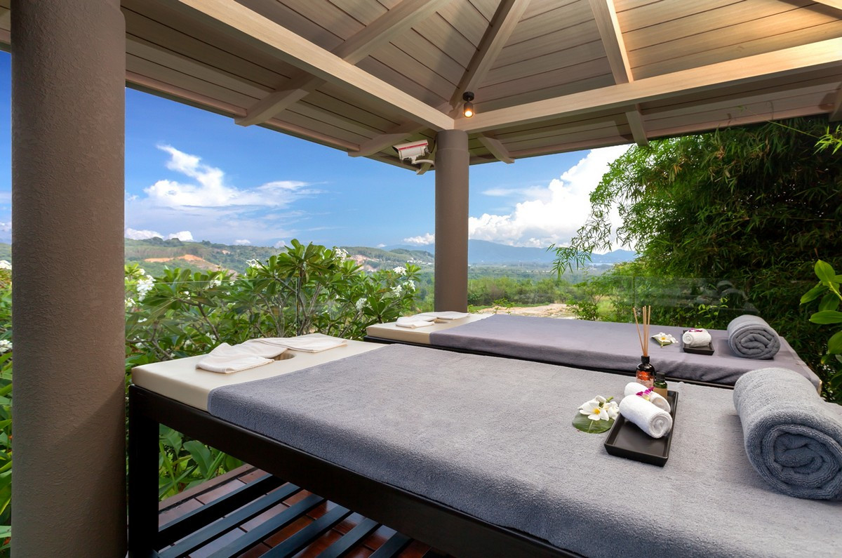 Propriété privée de 18 chambres avec vue sur mer à vendre à Layan, Phuket