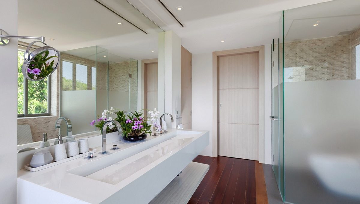 Propriété privée de 18 chambres avec vue sur mer à vendre à Layan, Phuket