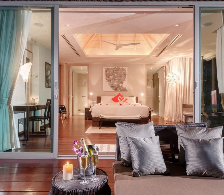 Propriété privée de 18 chambres avec vue sur mer à vendre à Layan, Phuket