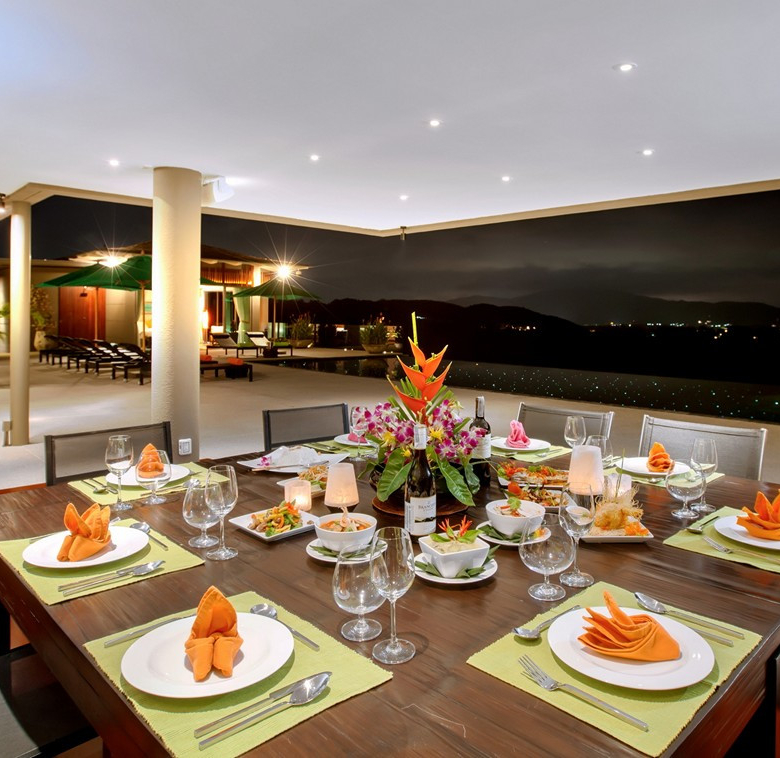 Propriété privée de 18 chambres avec vue sur mer à vendre à Layan, Phuket