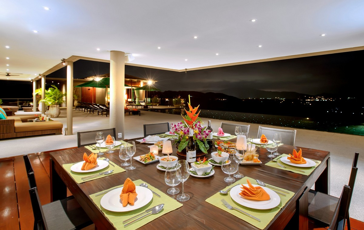 Propriété privée de 18 chambres avec vue sur mer à vendre à Layan, Phuket