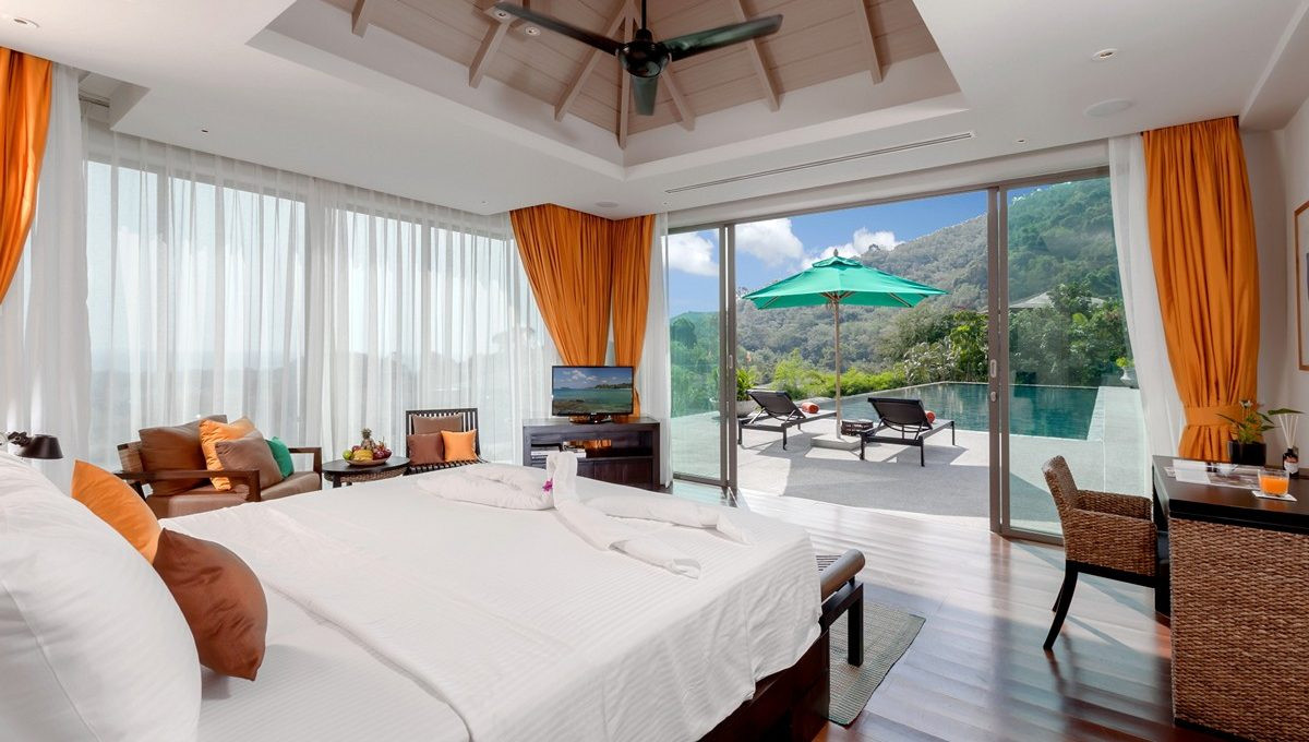 Propriété privée de 18 chambres avec vue sur mer à vendre à Layan, Phuket