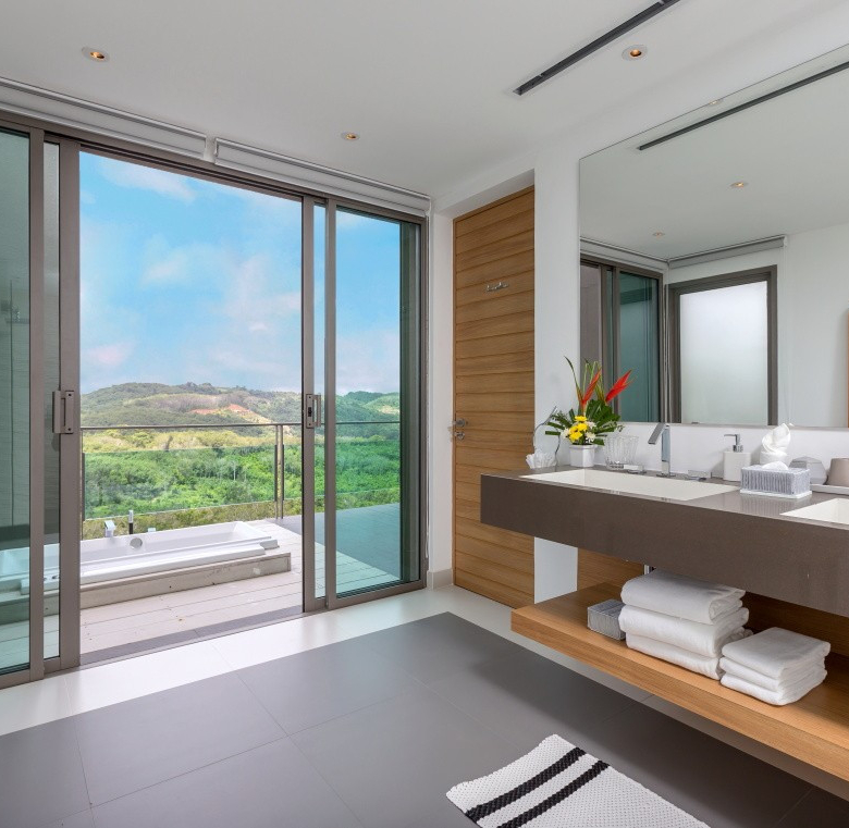 Propriété privée de 18 chambres avec vue sur mer à vendre à Layan, Phuket