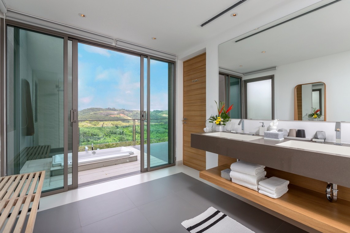 Propriété privée de 18 chambres avec vue sur mer à vendre à Layan, Phuket