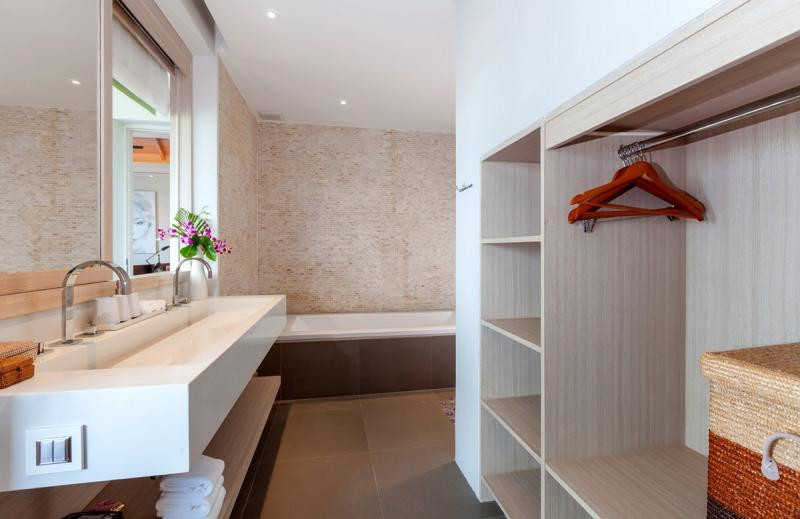 Propriété privée de 18 chambres avec vue sur mer à vendre à Layan, Phuket