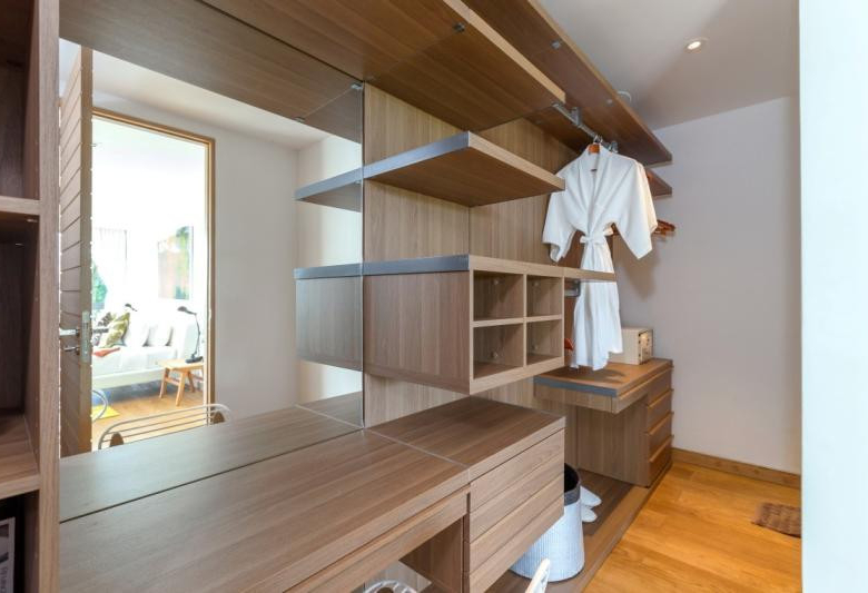 Propriété privée de 18 chambres avec vue sur mer à vendre à Layan, Phuket