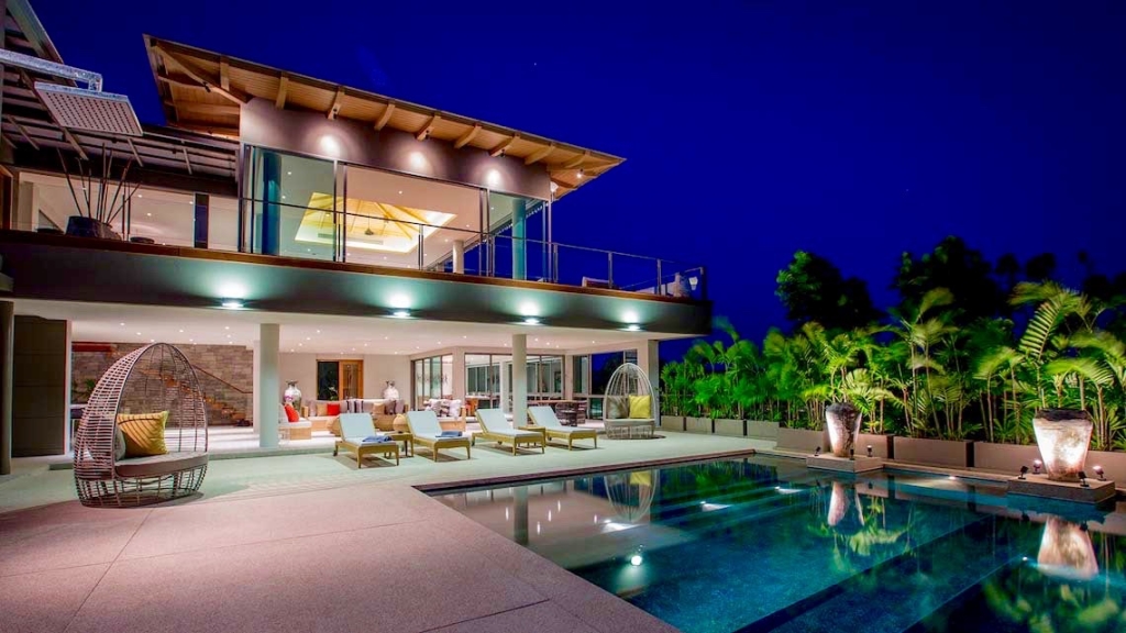 Propriété privée de 18 chambres avec vue sur mer à vendre à Layan, Phuket
