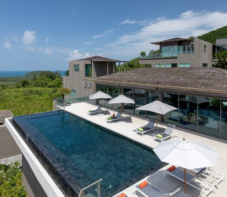 Propriété privée de 18 chambres avec vue sur mer à vendre à Layan, Phuket