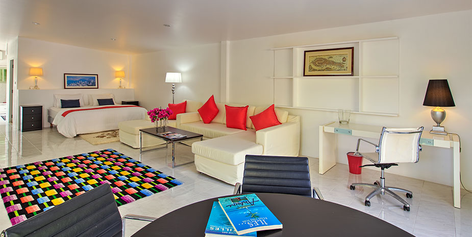 Domaine privé de 5 villas à vendre près de la marina d'Ao Po, Phuket