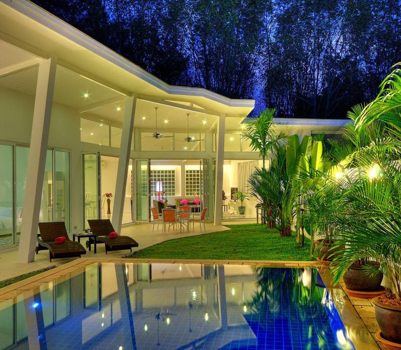 Domaine privé de 5 villas à vendre près de la marina d'Ao Po, Phuket