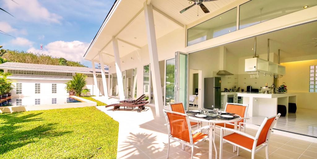 Domaine privé de 5 villas à vendre près de la marina d'Ao Po, Phuket