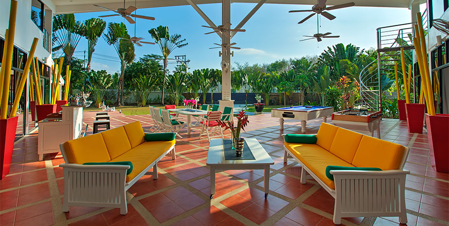Domaine privé de 5 villas à vendre près de la marina d'Ao Po, Phuket