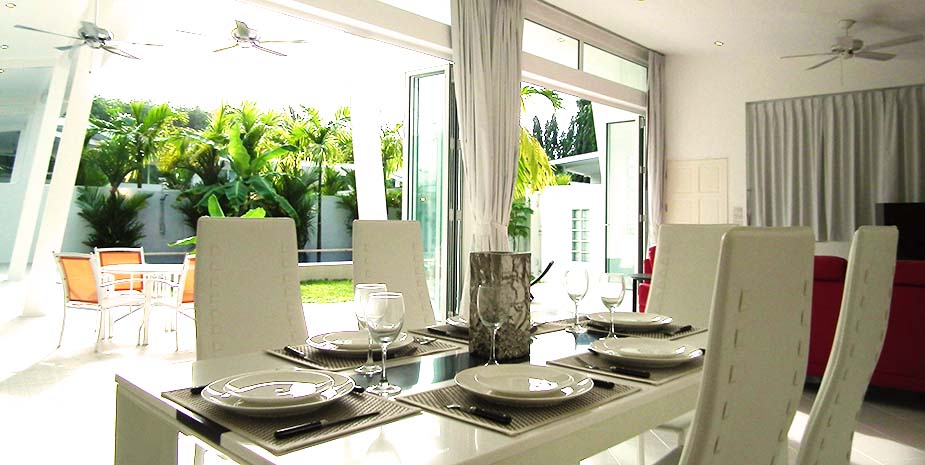 Domaine privé de 5 villas à vendre près de la marina d'Ao Po, Phuket