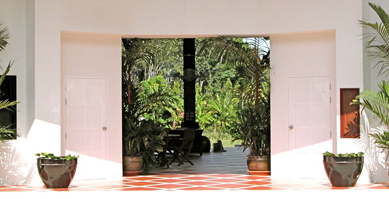 Domaine privé de 5 villas à vendre près de la marina d'Ao Po, Phuket