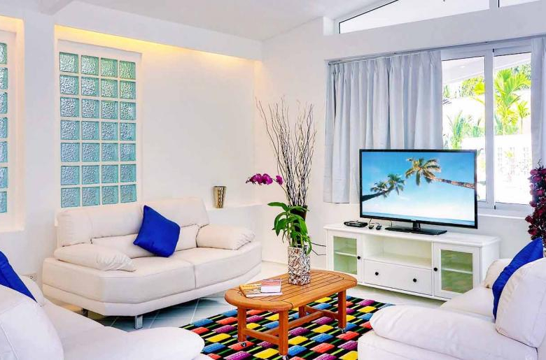 Domaine privé de 5 villas à vendre près de la marina d'Ao Po, Phuket