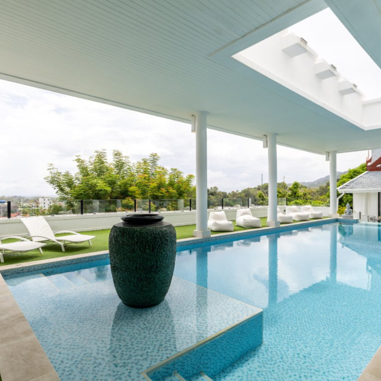 Villa de 5 chambres avec piscine et vue sur mer à vendre à Surin, Phuket