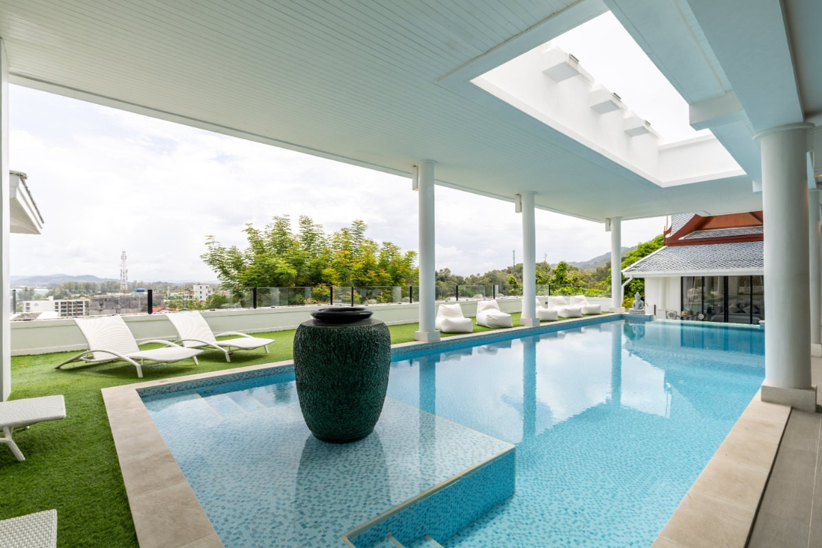 Villa de 5 chambres avec piscine et vue sur mer à vendre à Surin, Phuket