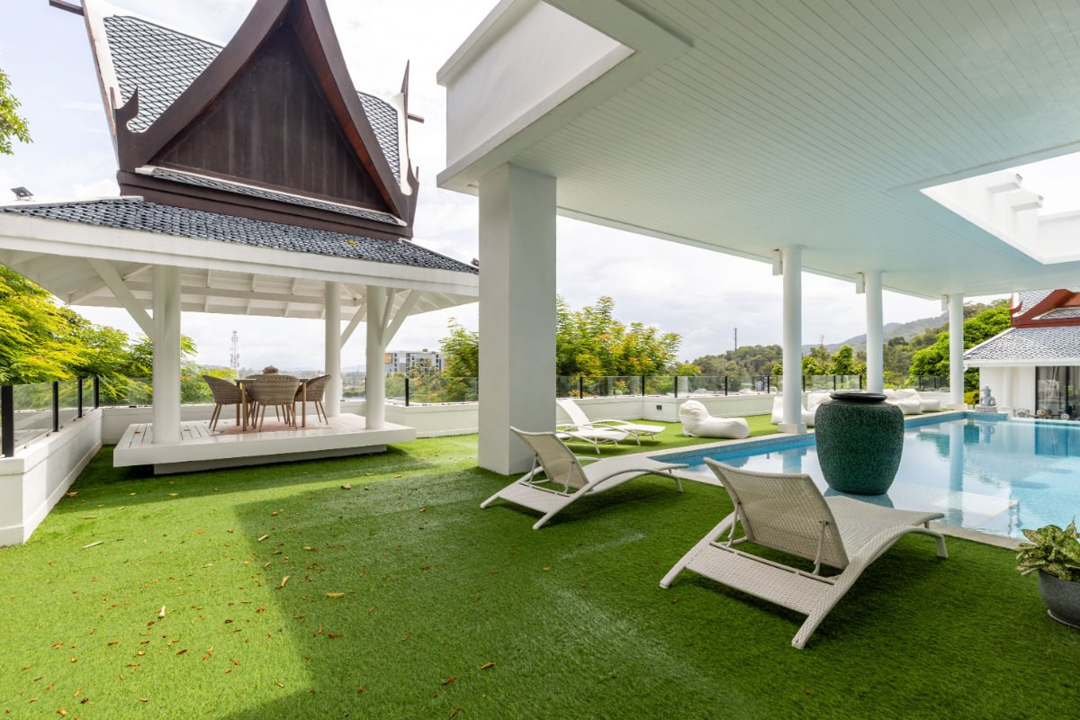 Villa de 5 chambres avec piscine et vue sur mer à vendre à Surin, Phuket