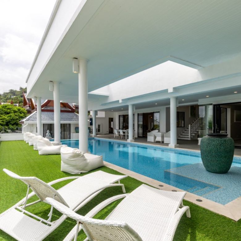 Villa de 5 chambres avec piscine et vue sur mer à vendre à Surin, Phuket