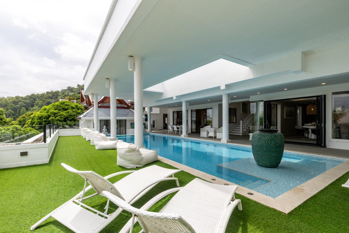 Villa de 5 chambres avec piscine et vue sur mer à vendre à Surin, Phuket
