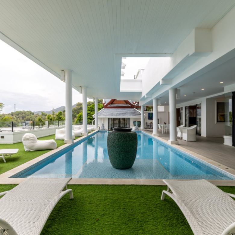 Villa de 5 chambres avec piscine et vue sur mer à vendre à Surin, Phuket
