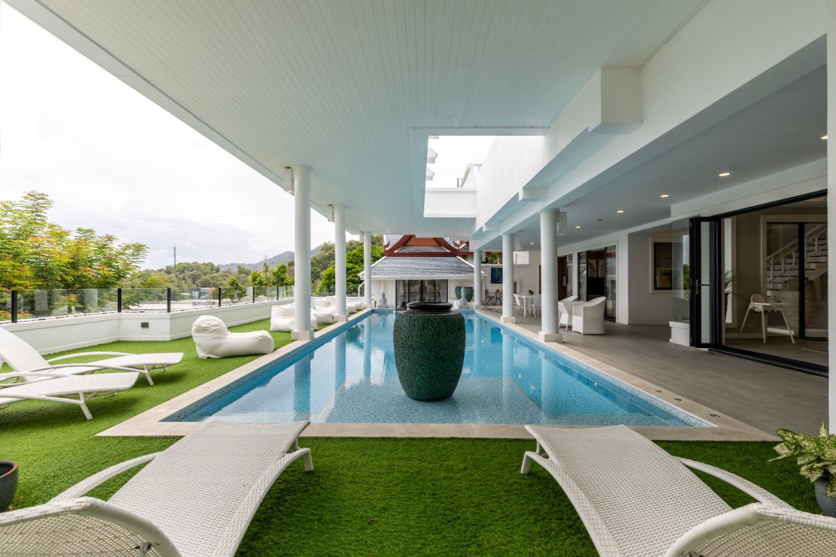 Villa de 5 chambres avec piscine et vue sur mer à vendre à Surin, Phuket