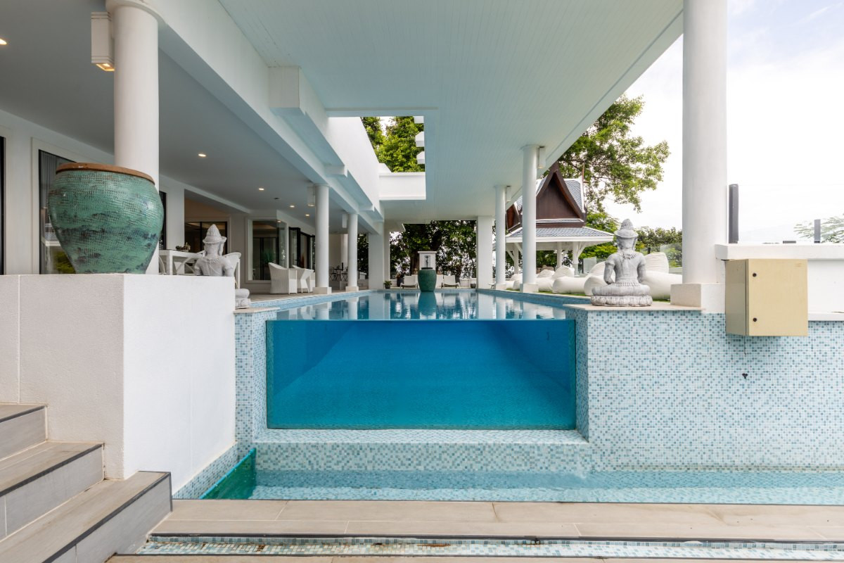 Villa de 5 chambres avec piscine et vue sur mer à vendre à Surin, Phuket