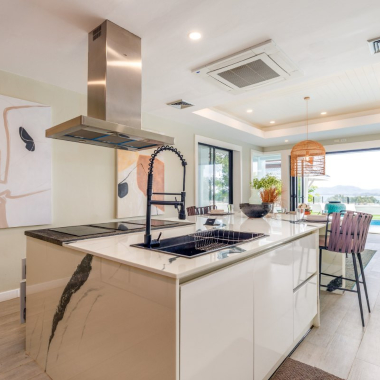 Villa de 5 chambres avec piscine et vue sur mer à vendre à Surin, Phuket
