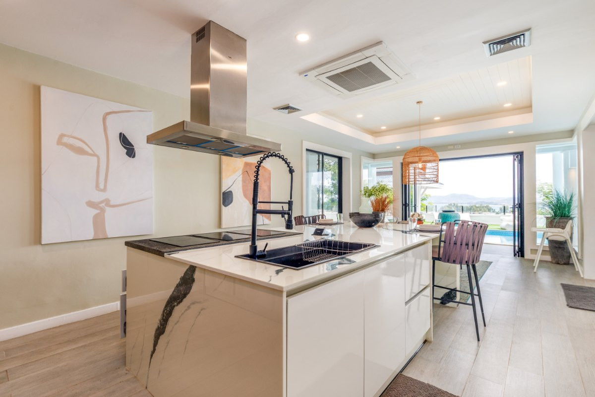 Villa de 5 chambres avec piscine et vue sur mer à vendre à Surin, Phuket