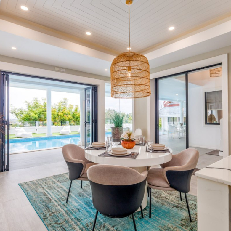 Villa de 5 chambres avec piscine et vue sur mer à vendre à Surin, Phuket