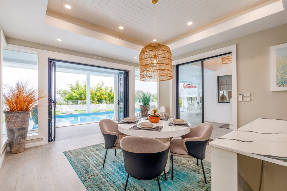 Villa de 5 chambres avec piscine et vue sur mer à vendre à Surin, Phuket