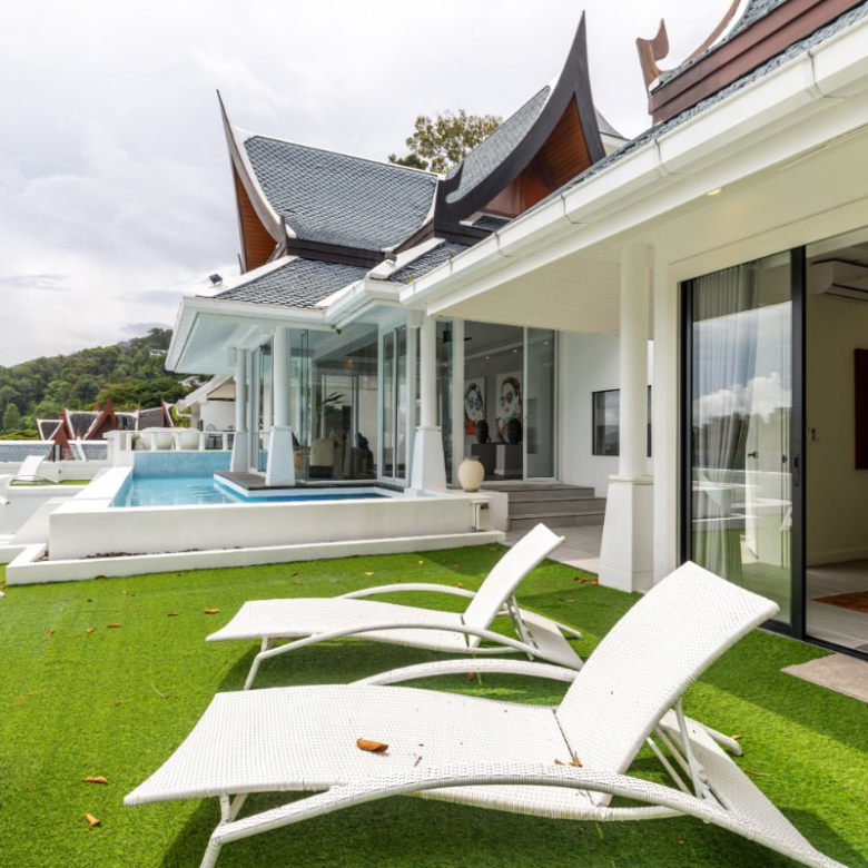 Villa de 5 chambres avec piscine et vue sur mer à vendre à Surin, Phuket