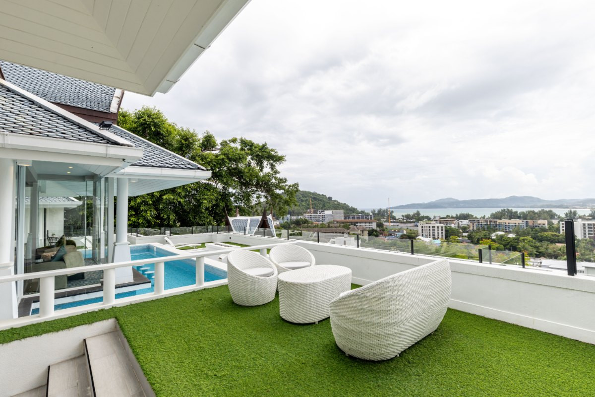 Villa de 5 chambres avec piscine et vue sur mer à vendre à Surin, Phuket