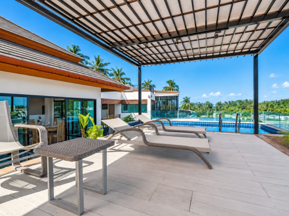 Penthouse à vendre à Surin Sabai avec piscine privée et vue sur mer