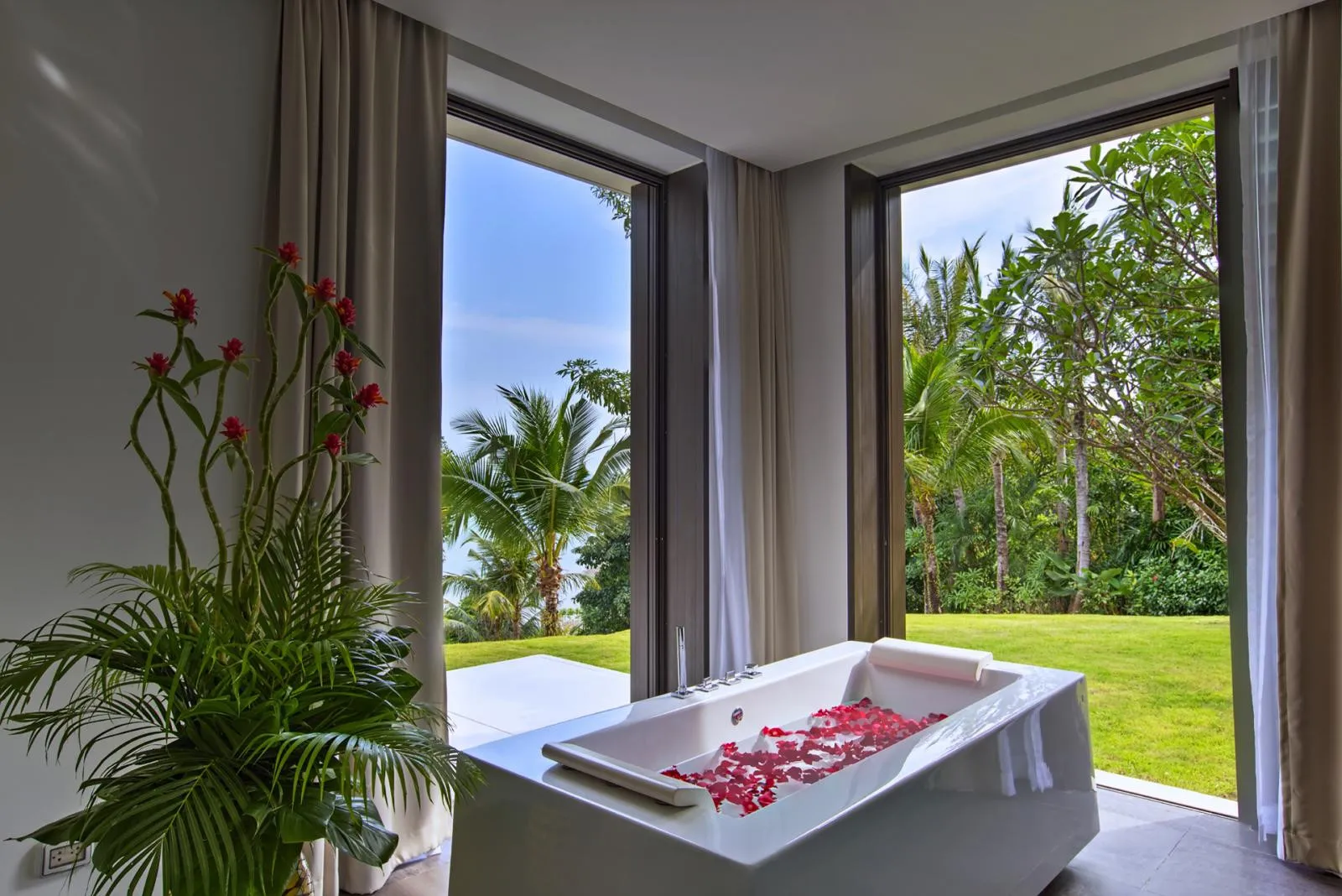 Villa de 6 chambres en bord de mer à vendre à Cape Yamu, Phuket