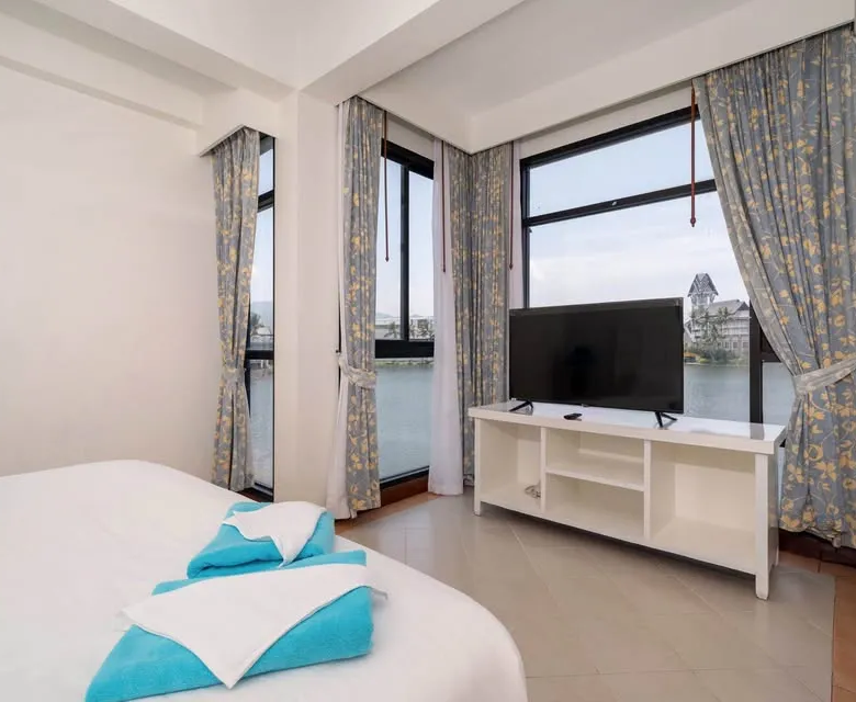 2-Bedroom Lakefront Duplex for Rent at Allamanda 1, Laguna Phuket