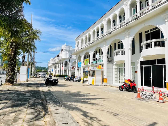 Maison de ville commerciale à louer à Koh Kaew, Phuket