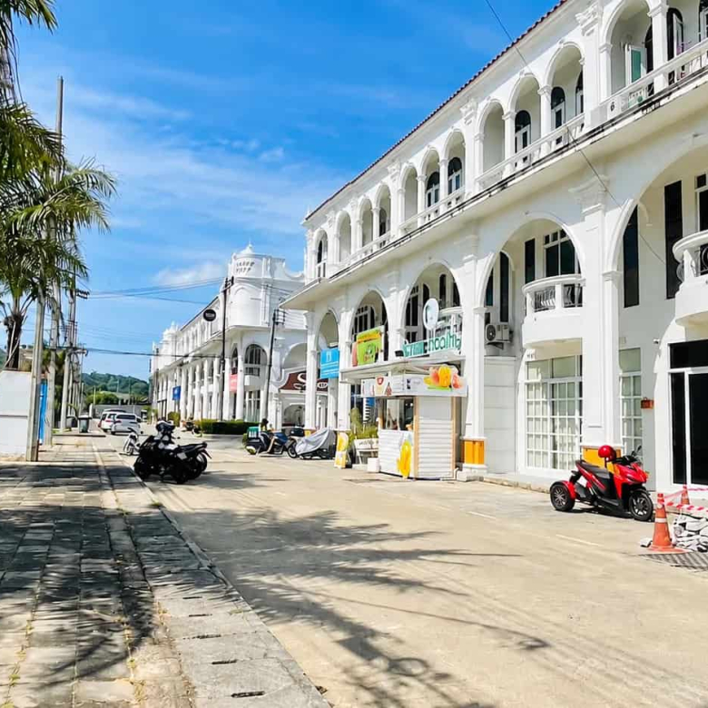Maison de ville commerciale à louer à Koh Kaew, Phuket