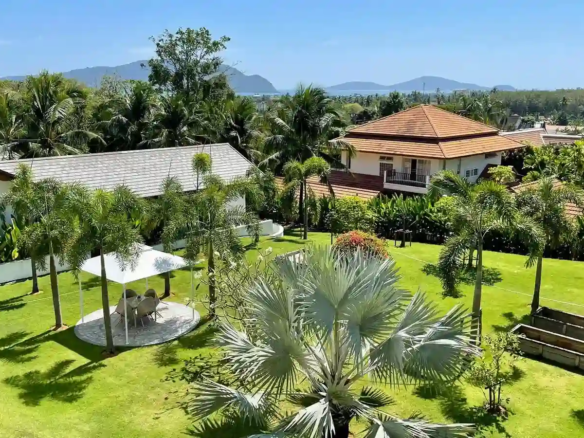 4 bedroom villa for rent in Rawai Phuket with private swimming pool and tropical garden