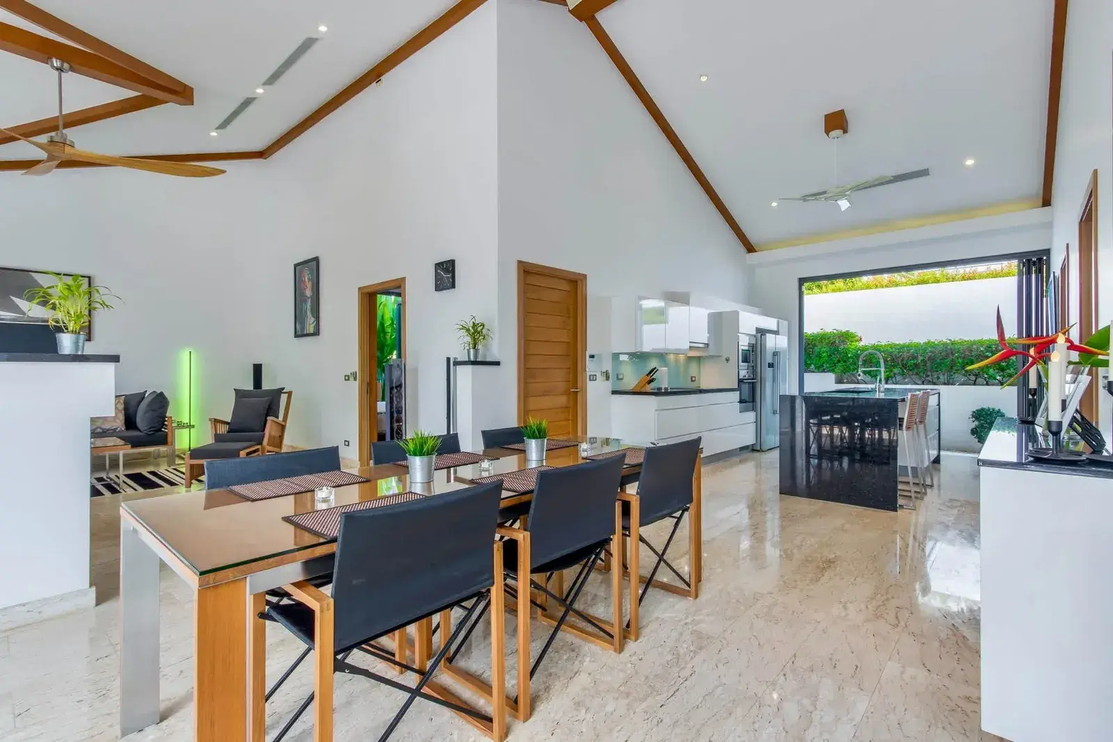 Luxury 4-Bedroom Pool Villa for Rent in Rawai Phuket – 1,864 sqm Land