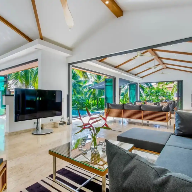 Luxury 4-Bedroom Pool Villa for Rent in Rawai Phuket – 1,864 sqm Land