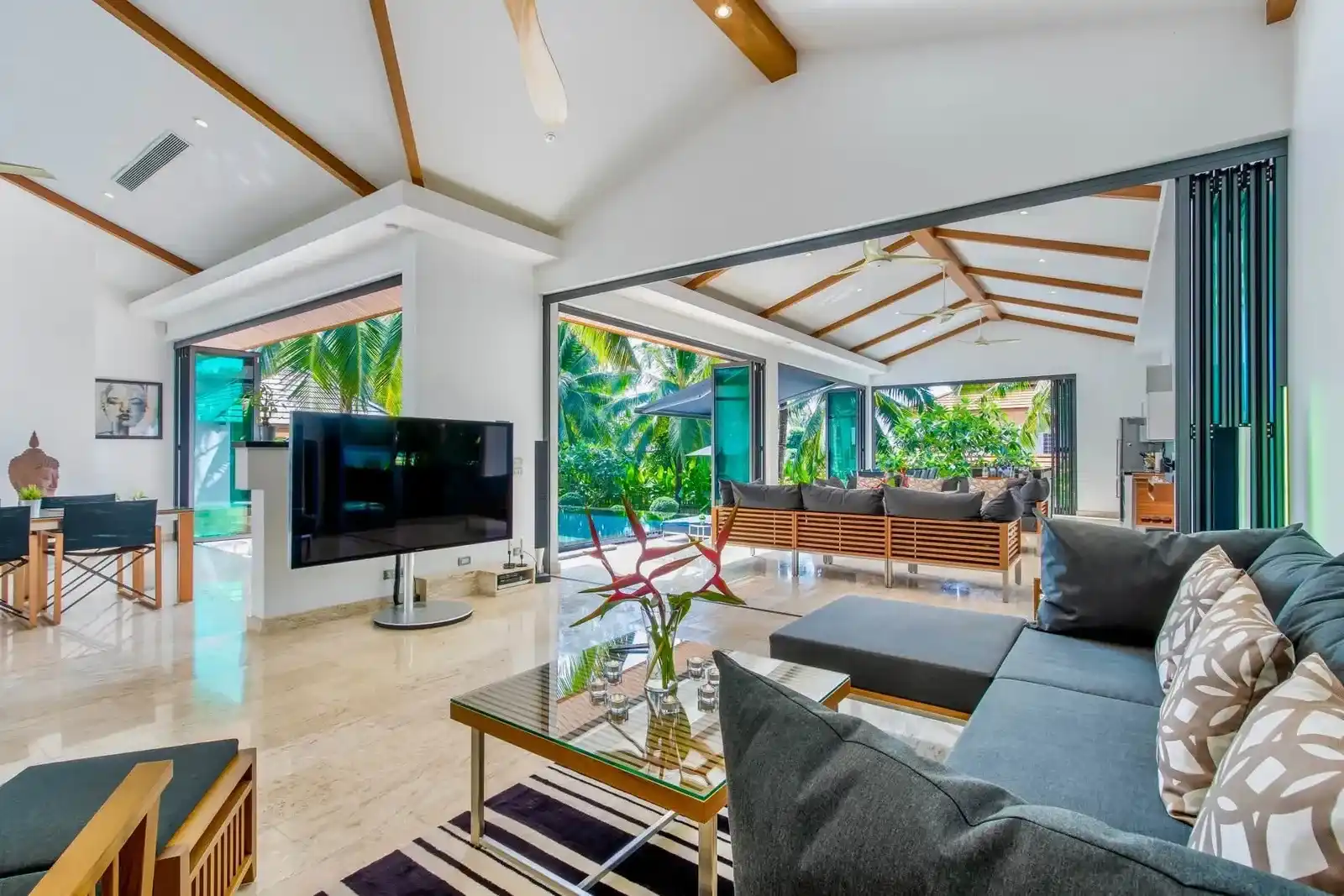 Luxury 4-Bedroom Pool Villa for Rent in Rawai Phuket – 1,864 sqm Land