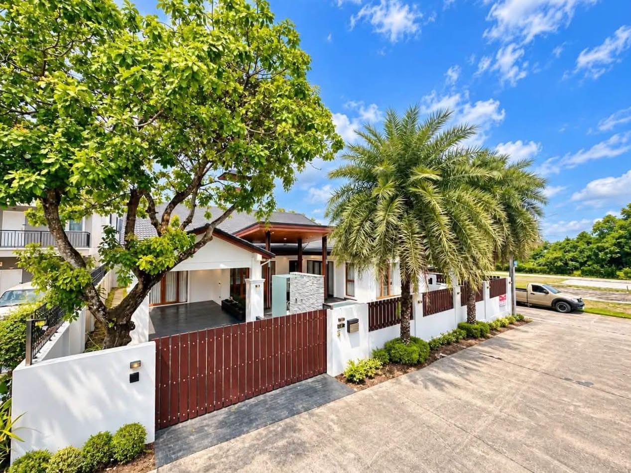 Villa de luxe avec piscine et 4 chambres à louer à Koh Kaew, Phuket – près de BISP