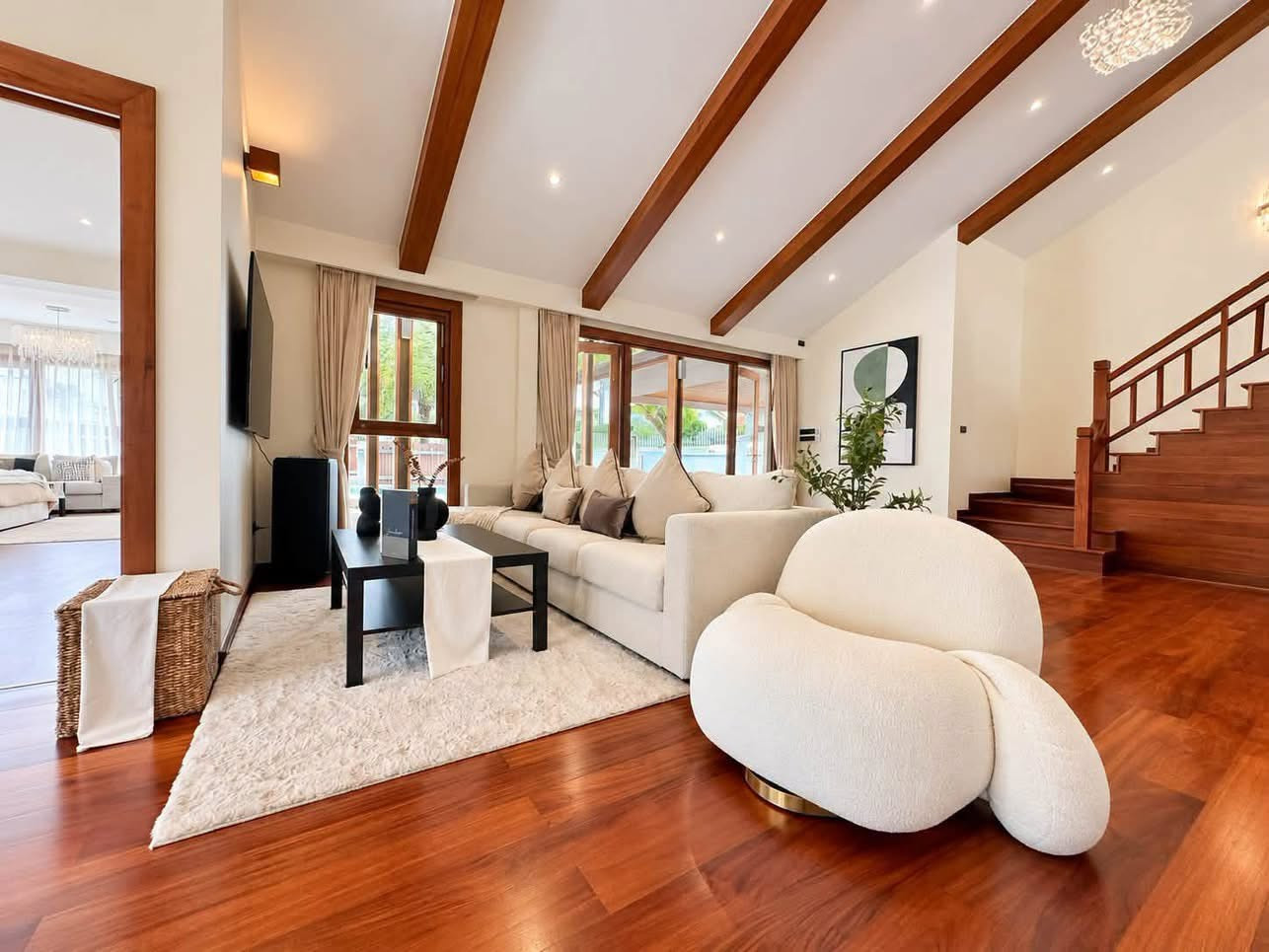 Villa de luxe avec piscine et 4 chambres à louer à Koh Kaew, Phuket – près de BISP