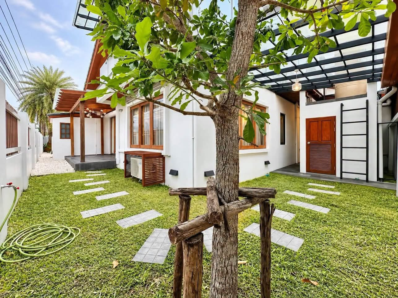Villa de luxe avec piscine et 4 chambres à louer à Koh Kaew, Phuket – près de BISP