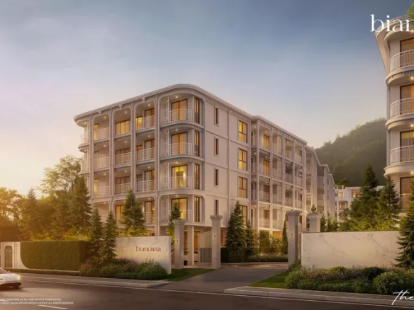 Le projet immobilier Biancana Surin, situé près de la plage de Surin à Phuket, est un complexe de condominiums.